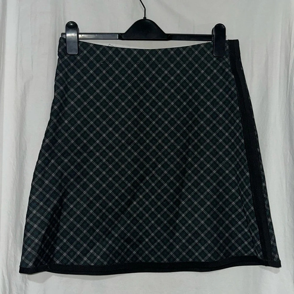 Max Studio Dresses & Skirts - NWT Max Studio charcoal & green plaid skirt size medium